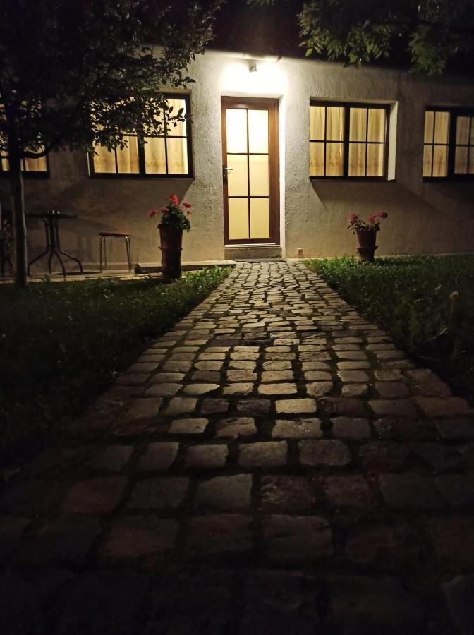 Courtyard Studio Nagyvárad Kültér fotó