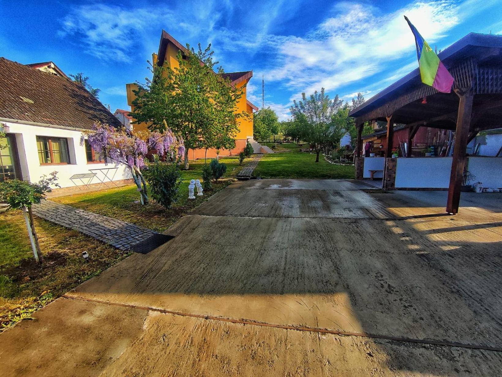 Courtyard Studio Nagyvárad Kültér fotó